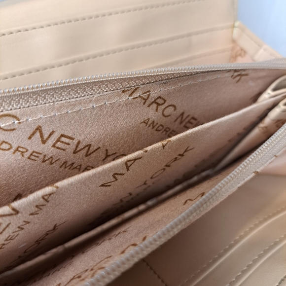 MARC New York wristlet tri-fold wallet Credit card holder Purple and flower. - Picture 7 of 11